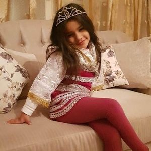 Meet your Posher, Noussa